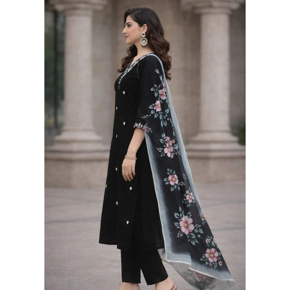 Women's Chanderi Silk Ethnic Motif V-Neck 3/4th Sleeve Kurti With Pant Dupatta Set (Black)