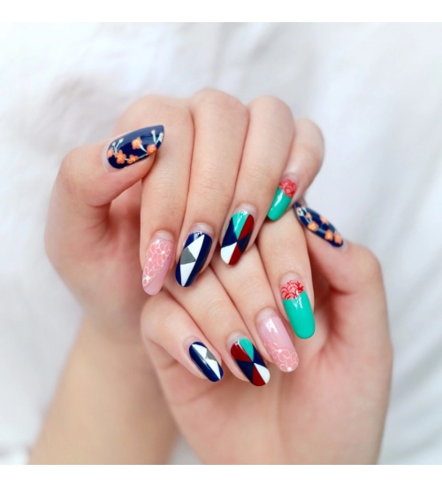 Looking a Beautiful Nails Mobile Case Cover