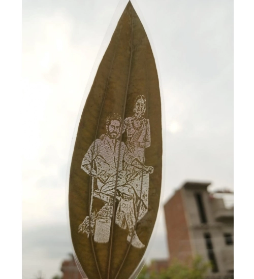 Custom Engraved Leaf Art – Personalized Portrait on Natural Leaf