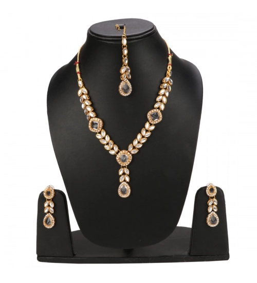 Gold Plated Traditional Kundan Necklace Set with Earrings and Maang Tikka