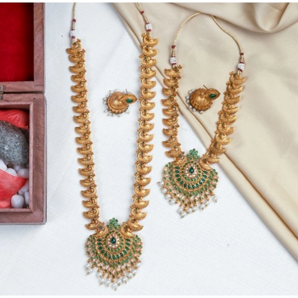 Dropship Women's Stylish And Elegent Temple Jewellery Set (Green, Free Size)