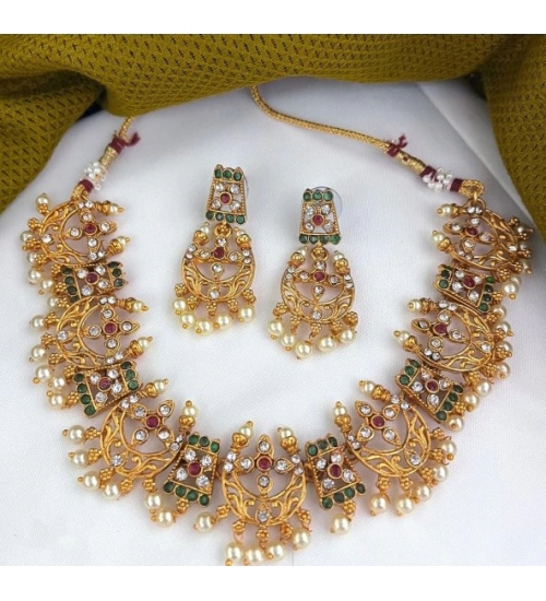 Women's Ethnic Style Necklace Set (Multi Color, Free Size) Women's Ethnic Style Necklace Set (Multi Color, Free Size)