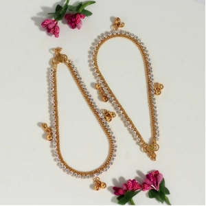 Generic Women's White Color Rhinestone Anklets (Free Size: Upto 10") 