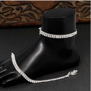 Generic Women's Silver Color Rhinestone Anklets (Free Size: Upto 10") 