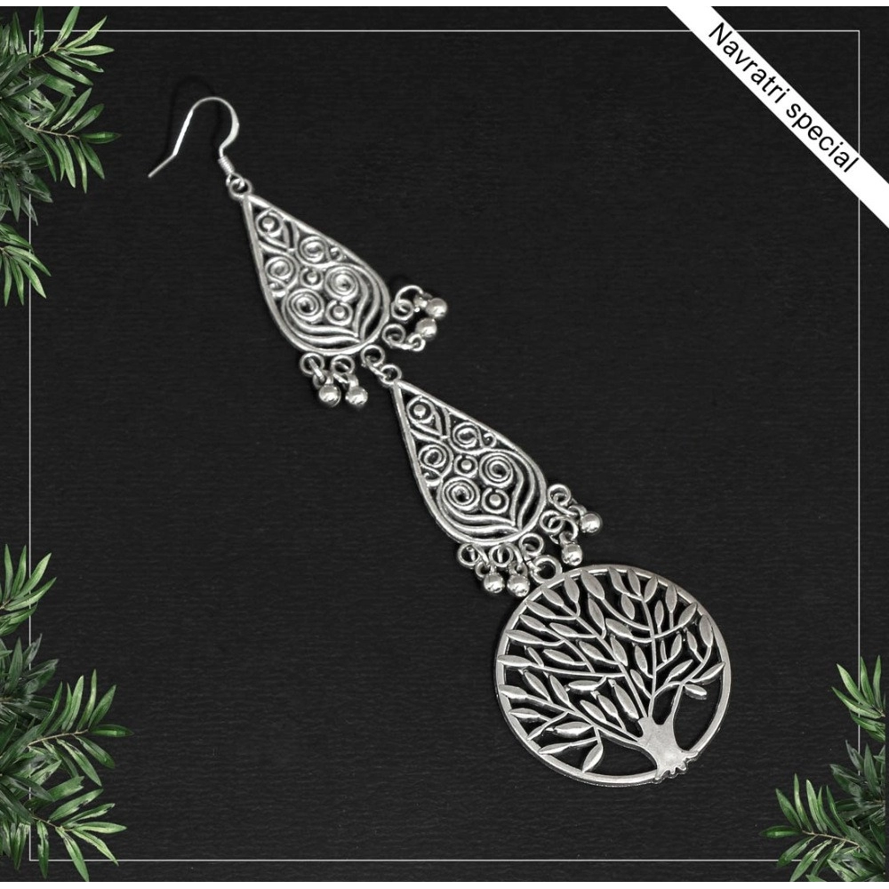Generic Women's Silver Color Oxidised Maang Tikka 