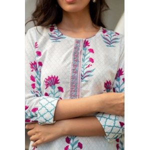 Generic Women's Casual 3/4th Sleeve Floral Print Cotton Kurti Set (White & Purple)