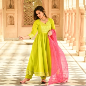 Generic Women's Casual 3/4th Sleeve Solid Cotton Kurti Set (Light Green)