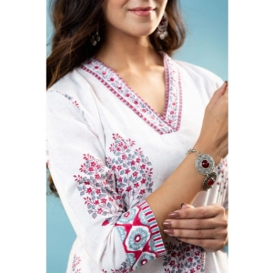 Generic Women's Casual 3/4th Sleeve Floral Print Cotton Kurti Set (Off White)