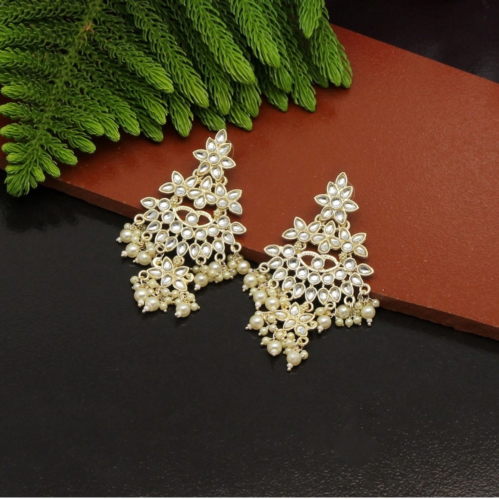 Generic Women's White Color Kundan Earrings 