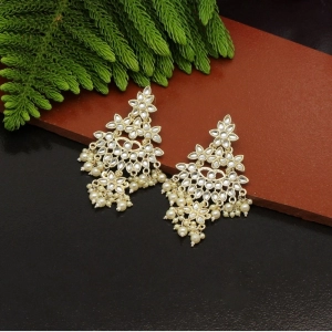 Generic Women's White Color Kundan Earrings 
