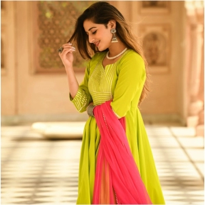 Generic Women's Casual 3/4th Sleeve Solid Cotton Kurti Set (Light Green)