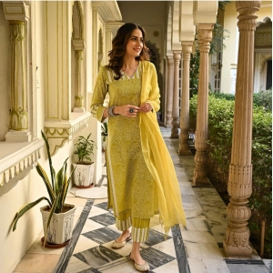 Generic Women's Casual 3/4th Sleeve Printed Cotton Kurti Set (Mustard)