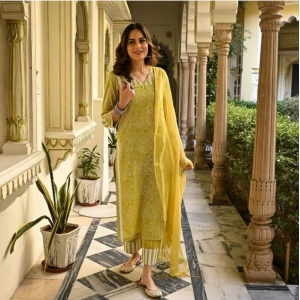 Generic Women's Casual 3/4th Sleeve Printed Cotton Kurti Set (Mustard)