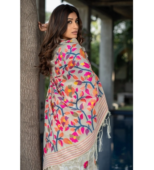 Women's Cotton Printed Saree With Unstitched Blouse (Off-White, 5-6 Mtrs)