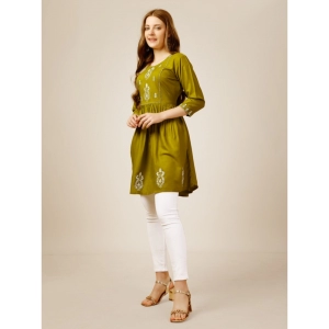 Generic Women's Casual 3-4 th Sleeve Embroidered Rayon Tunic Top (Green)