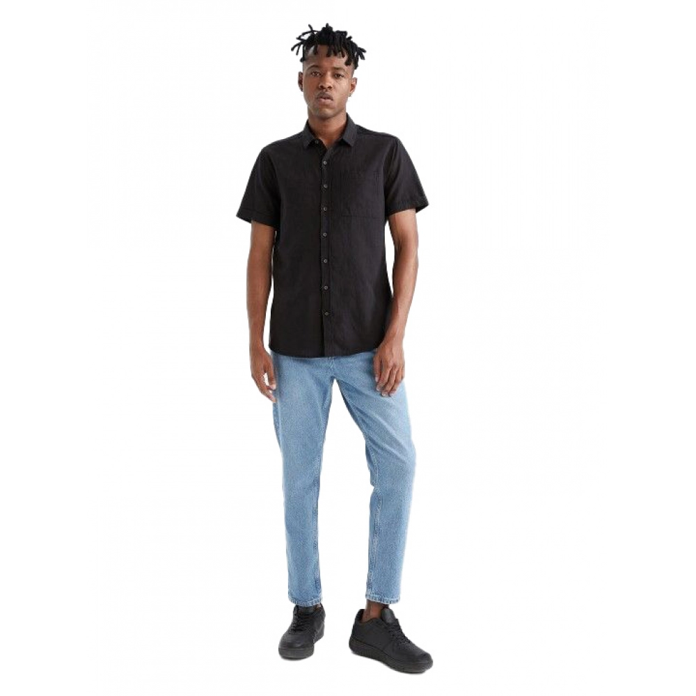 Men's Cotton Blend Solid Half-Sleeve Regular Shirt (Black) Men's Cotton Blend Solid Half-Sleeve Regular Shirt (Black)
