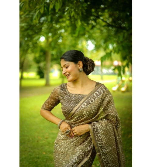 Women's Cotton Printed Saree With Unstitched Blouse (Green, 5.5 Mtr)