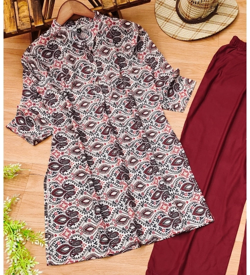 Women's Muslin Printed Mandarin Collar 3-4th Sleeve Kurti With Pant Set (Red Grey)