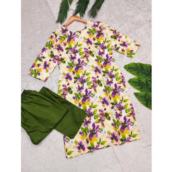 Dropship Women's Rayon Printed Round Neck 3-4th Sleeve Kurti With Pant Set (Green)