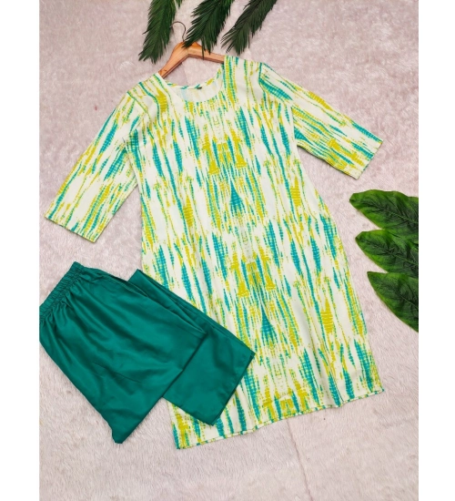 Women's Rayon Printed Round Neck 3-4th Sleeve Kurti With Pant Set (Green)