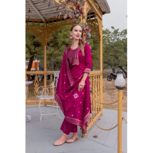 Generic Women's Cotton Blend Printed Round Neck Kurti with Pant and Dupatta Set (Pink)