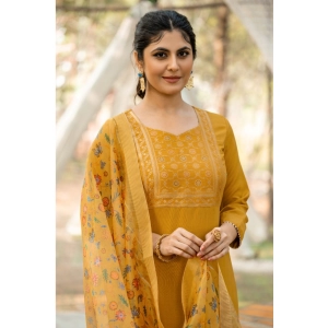 Generic Women's Rayon Printed Round Neck Kurti with Pant and Dupatta Set (Mustard yellow)
