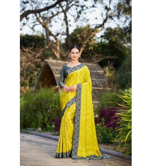 Women's Crepe Printed Saree With Unstitched Blouse (Cream, 5-5 Mtrs)