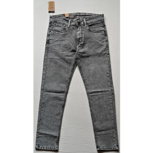 Generic Men's Cotton Blended Solid Tapered Jeans (Grey)