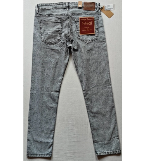 Men's Cotton Blended Solid Tapered Jeans (Grey)