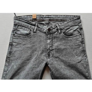 Generic Men's Cotton Blended Solid Tapered Jeans (Grey)