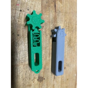 Generic Plastic Pack Of_2 Gear Click Fidget Keychain (Multicolor)
