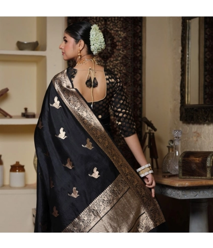 Women's Silk Printed Saree With Unstitched Blouse 5.5Mtr (Black) Women's Silk Printed Saree With Unstitched Blouse 5.5Mtr (Black)