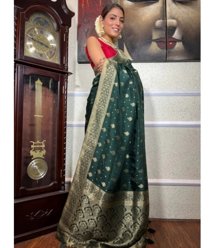 Women's Silk Printed Saree With Unstitched Blouse 5.5Mtr (Green) Women's Silk Printed Saree With Unstitched Blouse 5.5Mtr (Green)