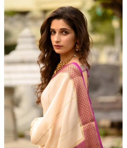 Women's Silk Printed Saree With Unstitched Blouse 5.5Mtr (Off White-Pink) Women's Silk Printed Saree With Unstitched Blouse 5.5Mtr (Off White-Pink)