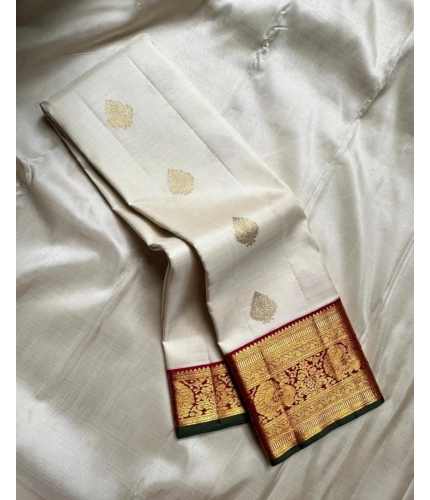 Women's Silk Printed Saree With Unstitched Blouse 5.5Mtr (Off White-Red) Women's Silk Printed Saree With Unstitched Blouse 5.5Mtr (Off White-Red)