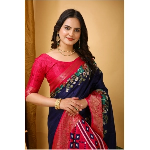 Generic Women's Soft Dola Cotton Kalamkari Printed Saree With Unstitched Blouse 5.5Mtr (Navy Blue)