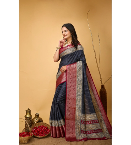 Women's Soft Dola Cotton Kalamkari Printed Saree With Unstitched Blouse 5.5Mtr (Grey)