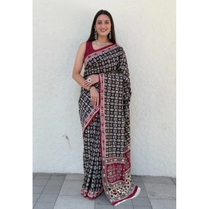 Generic Women's Cotton Ajrakh Printed Saree With Unstitched Blouse 5.5Mtr (Black)