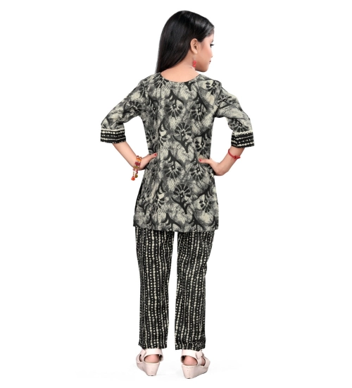 Girl's Cotton Printed Top With Bottom Set (Grey)