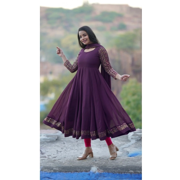 Dropship Women's Georgette Embroidery 3-4th Sleeve Round Neck Kurti with Dupatta Set (Wine)