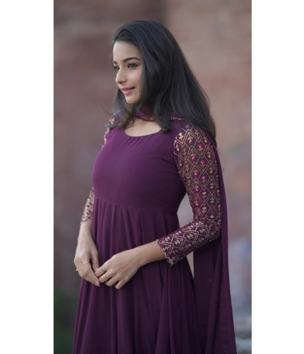 Women's Georgette Embroidery 3-4th Sleeve Round Neck Kurti with Dupatta Set (Wine)