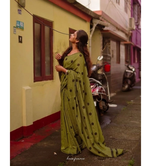Women's Linen Printed Saree With Unstitched Blouse 5.5Mtr (Green) Women's Linen Printed Saree With Unstitched Blouse 5.5Mtr (Green)