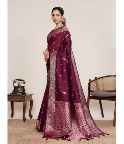 Women's Jacquard Woven Saree With Unstitched Blouse 5.5Mtr (Maroon)