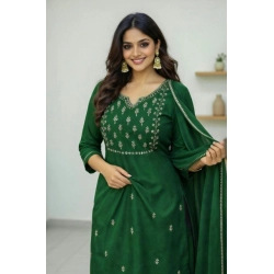 Women's Georgette Ethnic Motif Round 3/4th Sleeve Kurti With Pant Dupatta Set (Green)