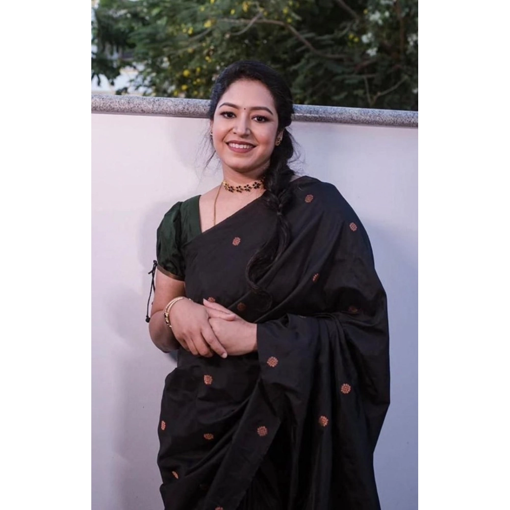 Women's Litchi silk Printed Saree With Unstitched Blouse (Black) Women's Litchi silk Printed Saree With Unstitched Blouse (Black)