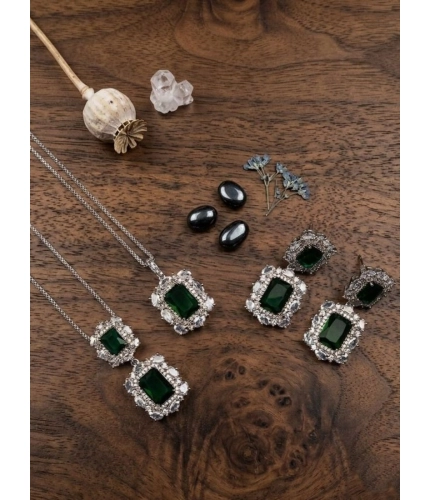 Women's Brass Silver Plated Pendant Set (Green)