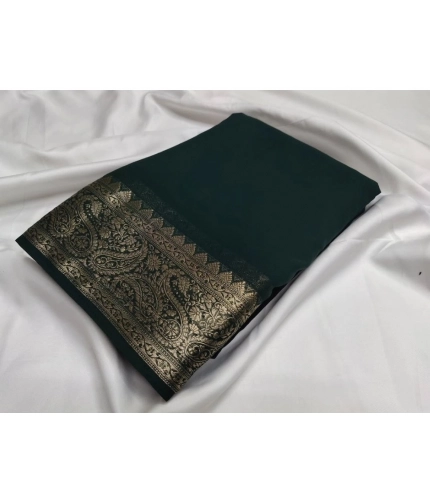 Women's Crepe Chit Pallu Solid Saree With Unstitched Blouse 5.5Mtr (Bottle Green)