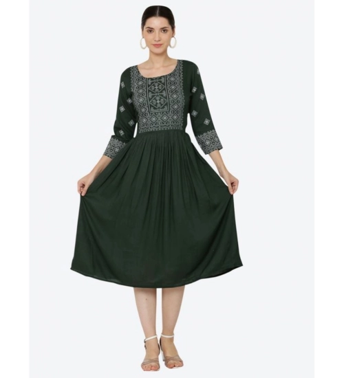Women's Casual Rayon 3-4th Sleeves Kurti (Green)