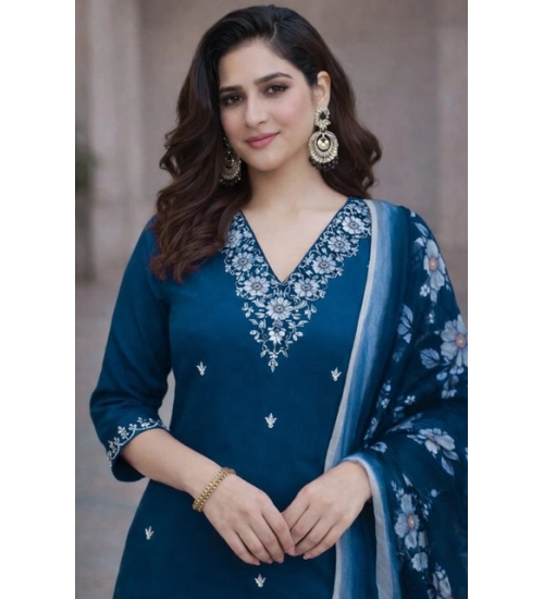 Women's Chanderi Silk Ethnic Motif V-Neck 3/4th Sleeve Kurti With Pant Dupatta Set (Teal)