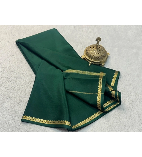 Women's Crepe Chit Pallu Solid Saree With Unstitched Blouse 5.5Mtr (Green) Women's Crepe Chit Pallu Solid Saree With Unstitched Blouse 5.5Mtr (Green)